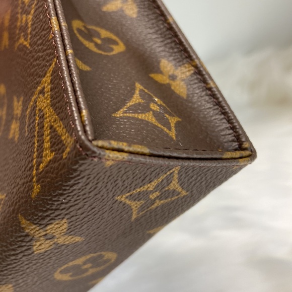 Louis Vuitton Monogram Toiletry Pouch 19 - Picture 6 of 9